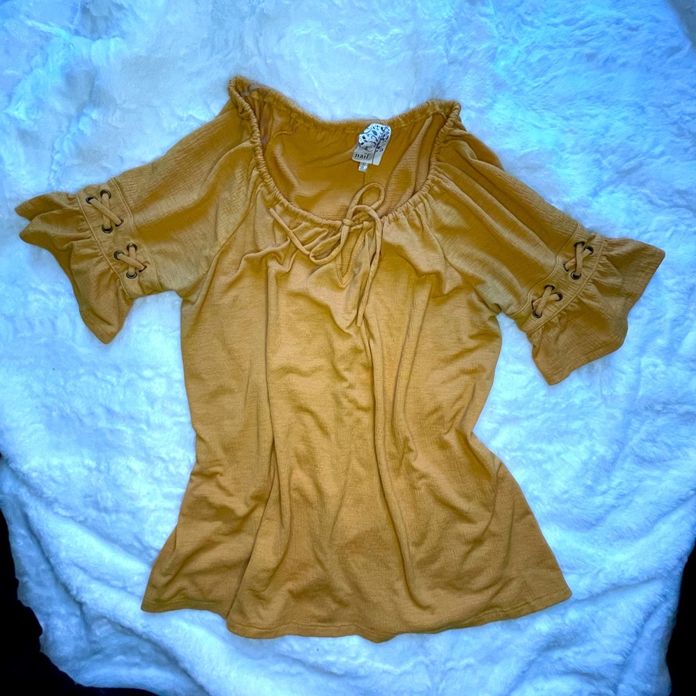 Mustard yellow top